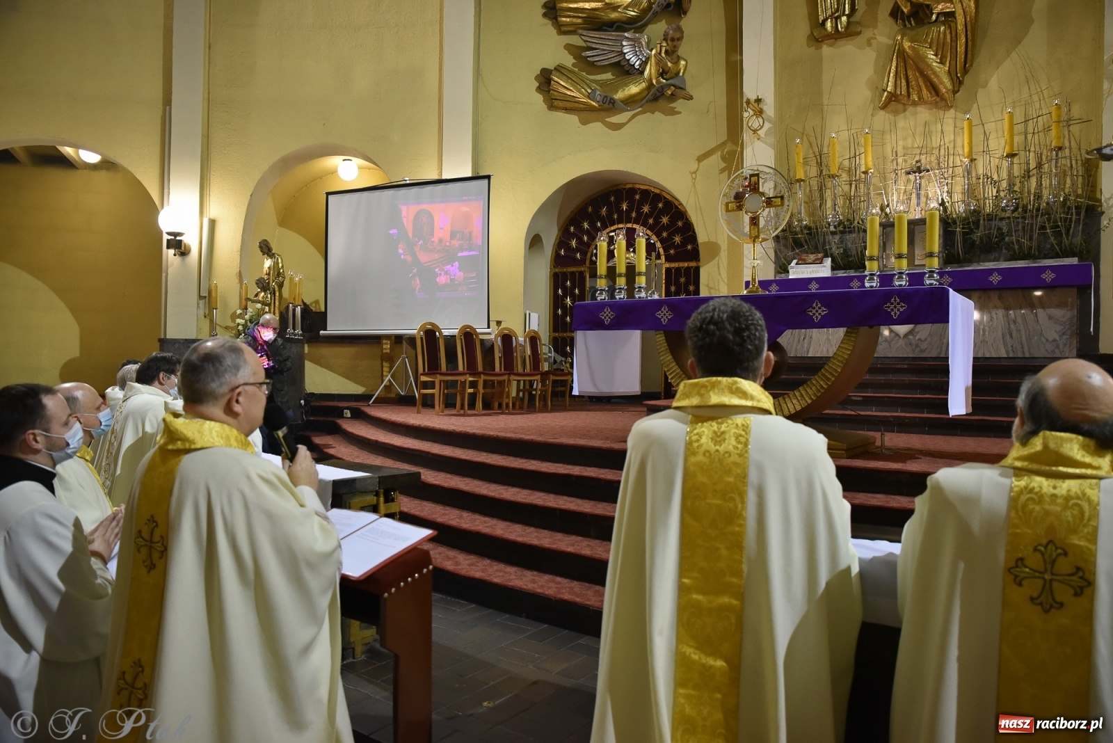 Zdjęcie w galerii na portalu naszraciborz.pl: Inauguracja wieczystej adoracji w kościele NSPJ w Raciborzu [WIDEOREPORTAŻ] wiadomości z regionu