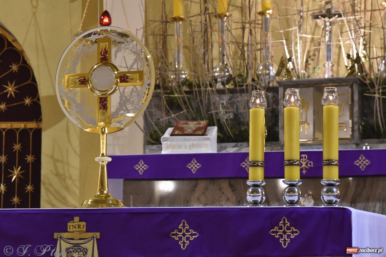 Zdjęcie w galerii na portalu naszraciborz.pl: Inauguracja wieczystej adoracji w kościele NSPJ w Raciborzu [WIDEOREPORTAŻ] wiadomości z regionu