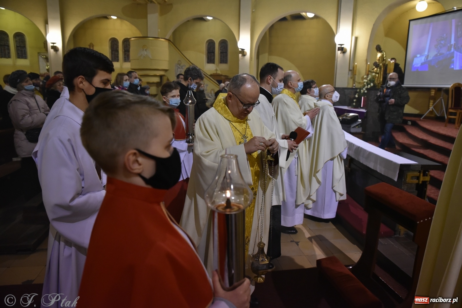 Zdjęcie w galerii na portalu naszraciborz.pl: Inauguracja wieczystej adoracji w kościele NSPJ w Raciborzu [WIDEOREPORTAŻ] wiadomości z regionu