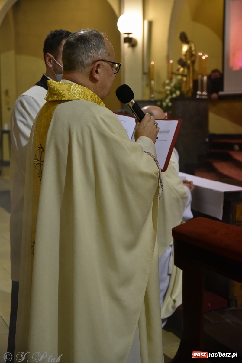 Zdjęcie w galerii na portalu naszraciborz.pl: Inauguracja wieczystej adoracji w kościele NSPJ w Raciborzu [WIDEOREPORTAŻ] wiadomości z regionu