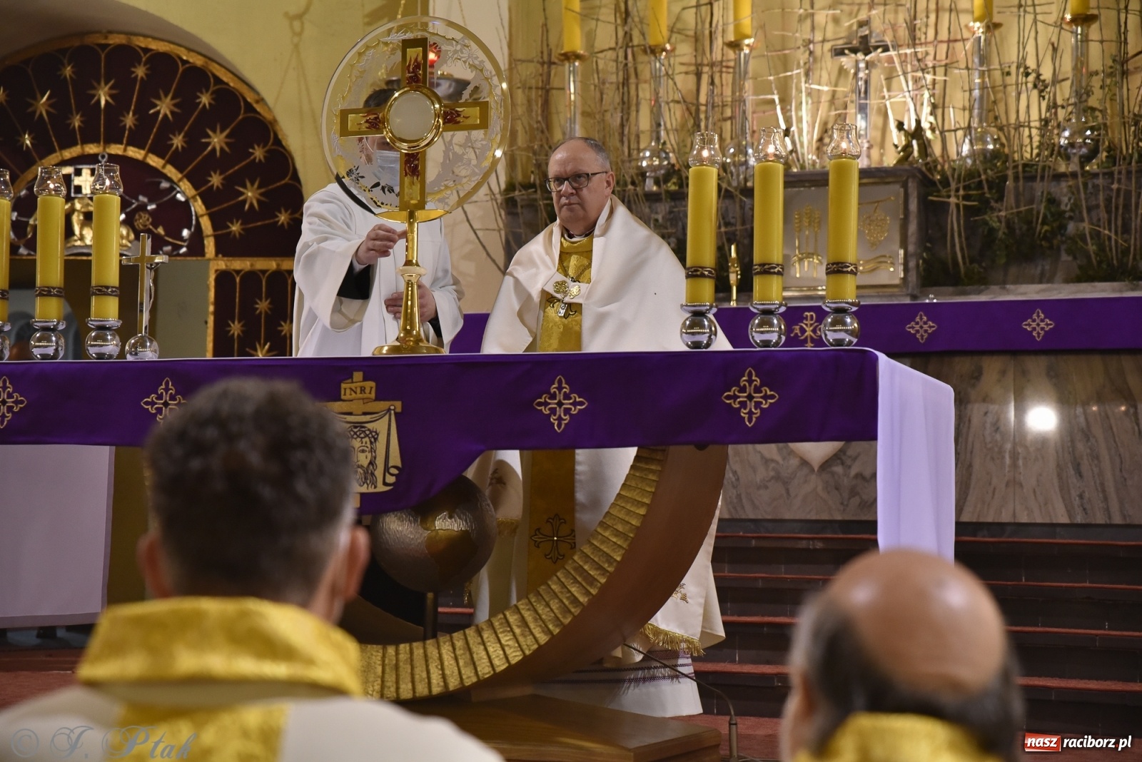 Zdjęcie w galerii na portalu naszraciborz.pl: Inauguracja wieczystej adoracji w kościele NSPJ w Raciborzu [WIDEOREPORTAŻ] wiadomości z regionu