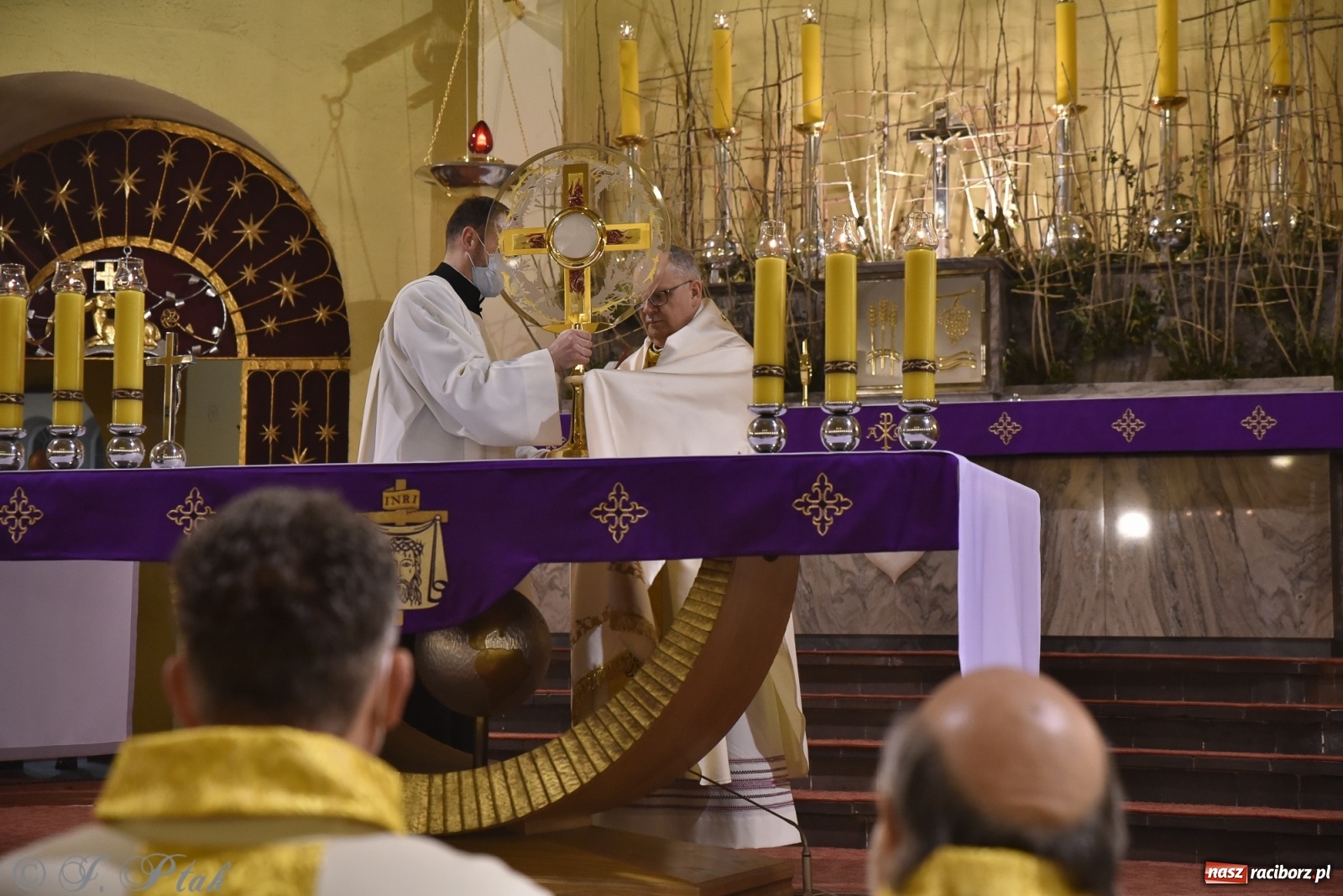 Zdjęcie w galerii na portalu naszraciborz.pl: Inauguracja wieczystej adoracji w kościele NSPJ w Raciborzu [WIDEOREPORTAŻ] wiadomości z regionu