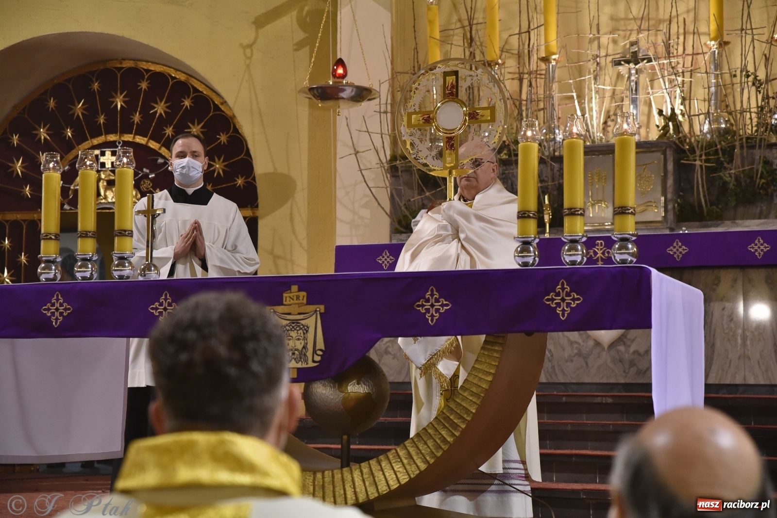 Zdjęcie w galerii na portalu naszraciborz.pl: Inauguracja wieczystej adoracji w kościele NSPJ w Raciborzu [WIDEOREPORTAŻ] wiadomości z regionu