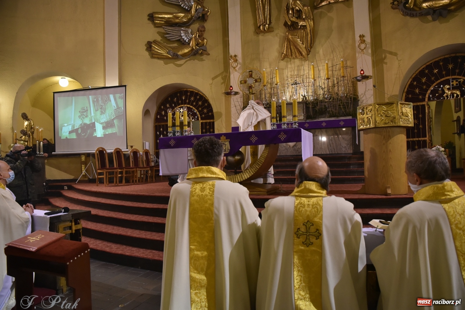 Zdjęcie w galerii na portalu naszraciborz.pl: Inauguracja wieczystej adoracji w kościele NSPJ w Raciborzu [WIDEOREPORTAŻ] wiadomości z regionu