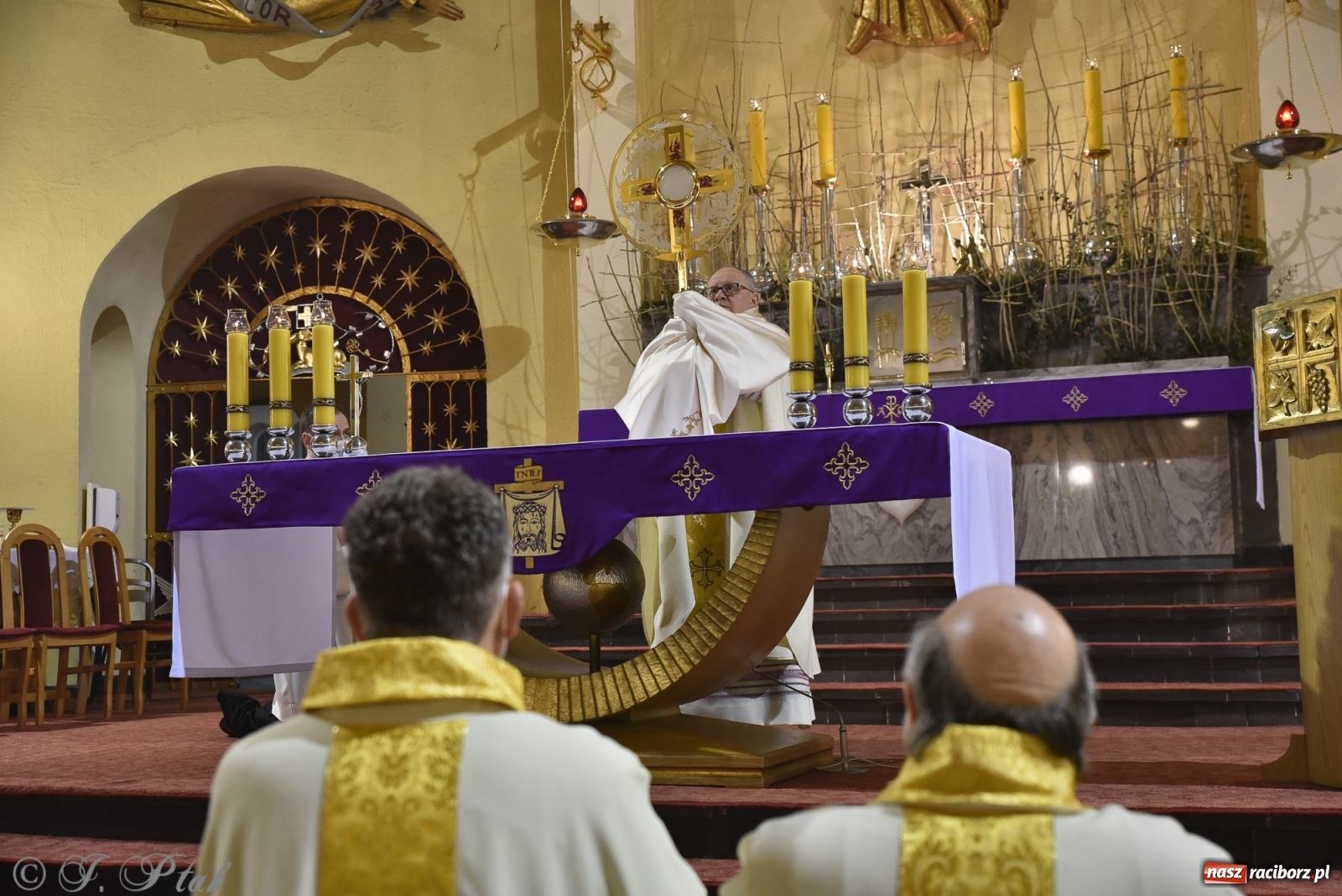 Zdjęcie w galerii na portalu naszraciborz.pl: Inauguracja wieczystej adoracji w kościele NSPJ w Raciborzu [WIDEOREPORTAŻ] wiadomości z regionu
