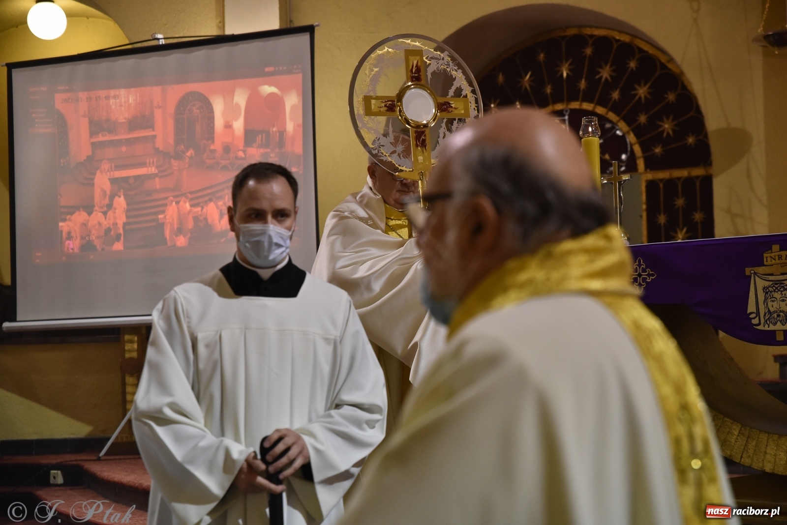 Zdjęcie w galerii na portalu naszraciborz.pl: Inauguracja wieczystej adoracji w kościele NSPJ w Raciborzu [WIDEOREPORTAŻ] wiadomości z regionu