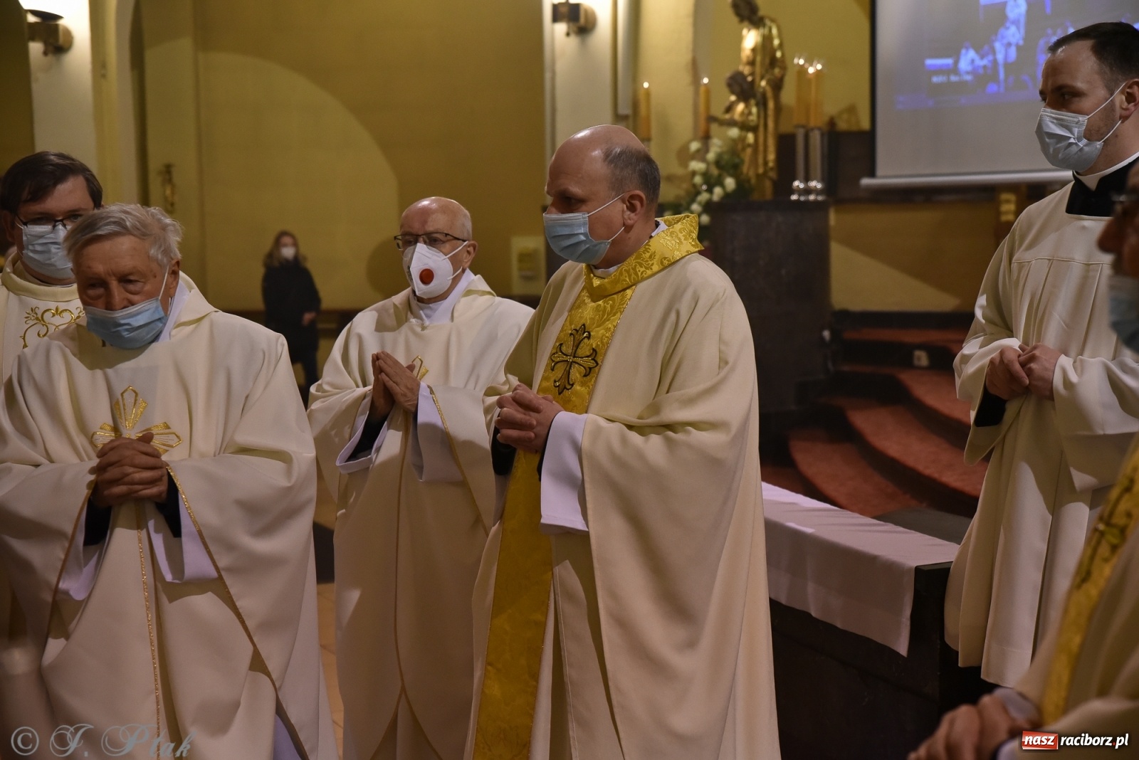 Zdjęcie w galerii na portalu naszraciborz.pl: Inauguracja wieczystej adoracji w kościele NSPJ w Raciborzu [WIDEOREPORTAŻ] wiadomości z regionu