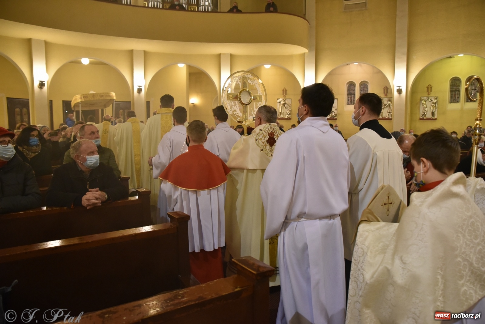 Zdjęcie w galerii na portalu naszraciborz.pl: Inauguracja wieczystej adoracji w kościele NSPJ w Raciborzu [WIDEOREPORTAŻ] wiadomości z regionu