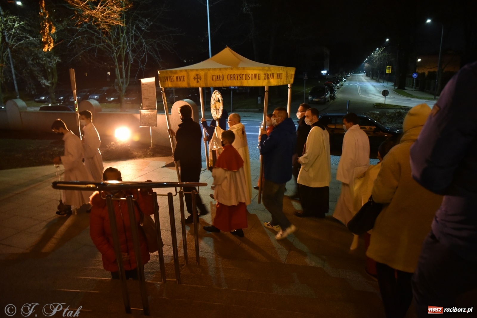 Zdjęcie w galerii na portalu naszraciborz.pl: Inauguracja wieczystej adoracji w kościele NSPJ w Raciborzu [WIDEOREPORTAŻ] wiadomości z regionu