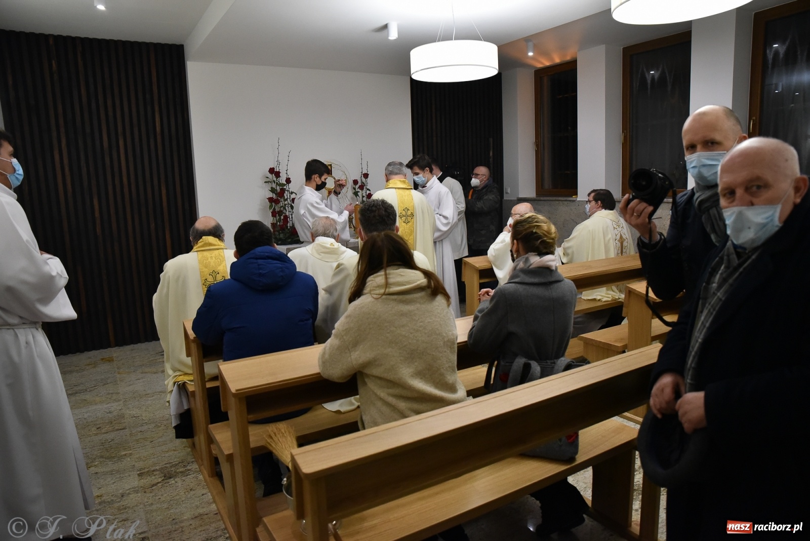 Zdjęcie w galerii na portalu naszraciborz.pl: Inauguracja wieczystej adoracji w kościele NSPJ w Raciborzu [WIDEOREPORTAŻ] wiadomości z regionu