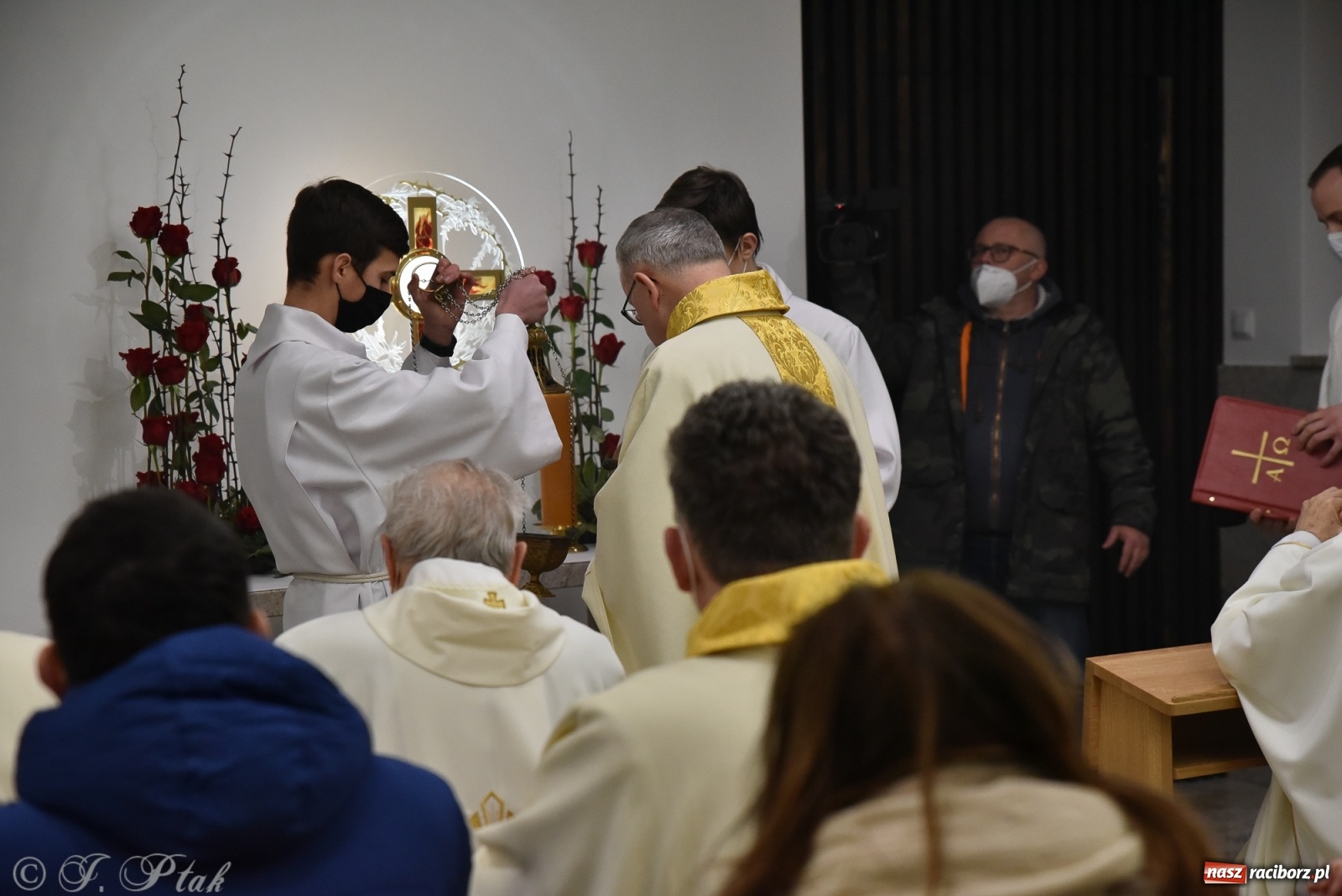 Zdjęcie w galerii na portalu naszraciborz.pl: Inauguracja wieczystej adoracji w kościele NSPJ w Raciborzu [WIDEOREPORTAŻ] wiadomości z regionu