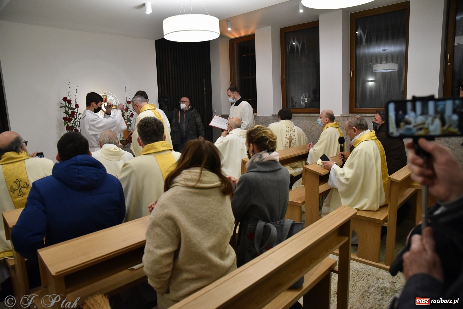 Zdjęcie w galerii na portalu naszraciborz.pl: Inauguracja wieczystej adoracji w kościele NSPJ w Raciborzu [WIDEOREPORTAŻ] wiadomości z regionu