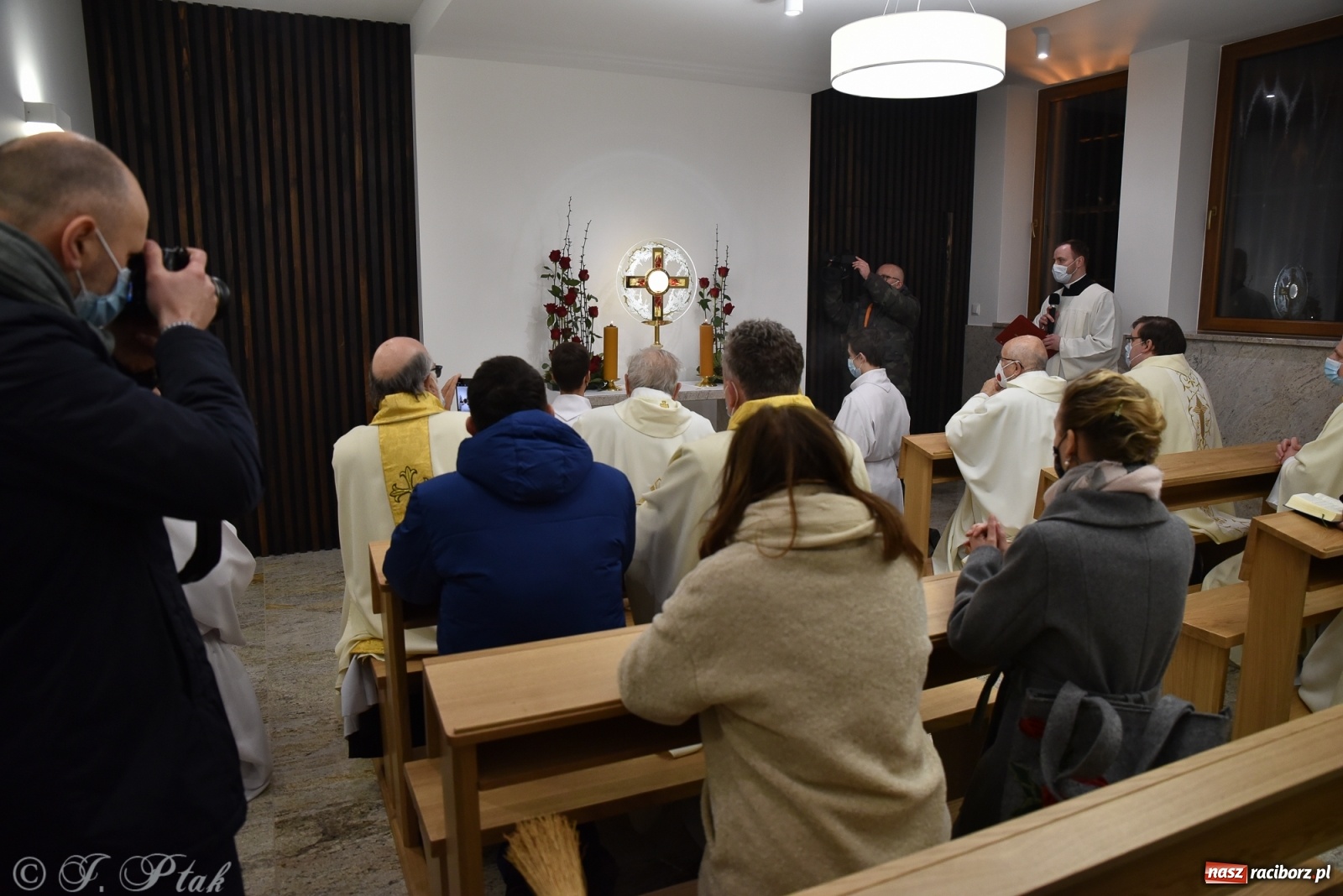 Zdjęcie w galerii na portalu naszraciborz.pl: Inauguracja wieczystej adoracji w kościele NSPJ w Raciborzu [WIDEOREPORTAŻ] wiadomości z regionu