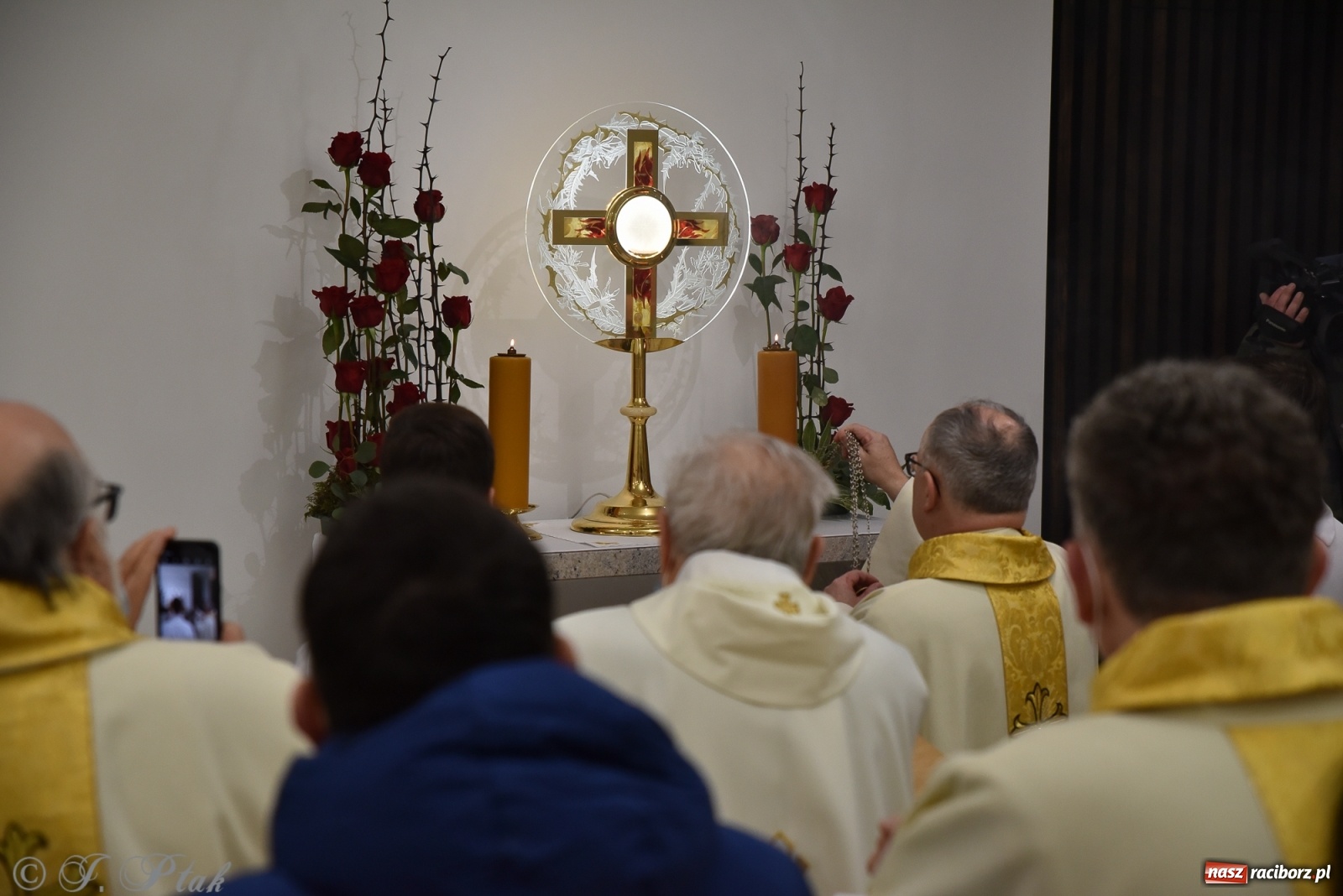 Zdjęcie w galerii na portalu naszraciborz.pl: Inauguracja wieczystej adoracji w kościele NSPJ w Raciborzu [WIDEOREPORTAŻ] wiadomości z regionu