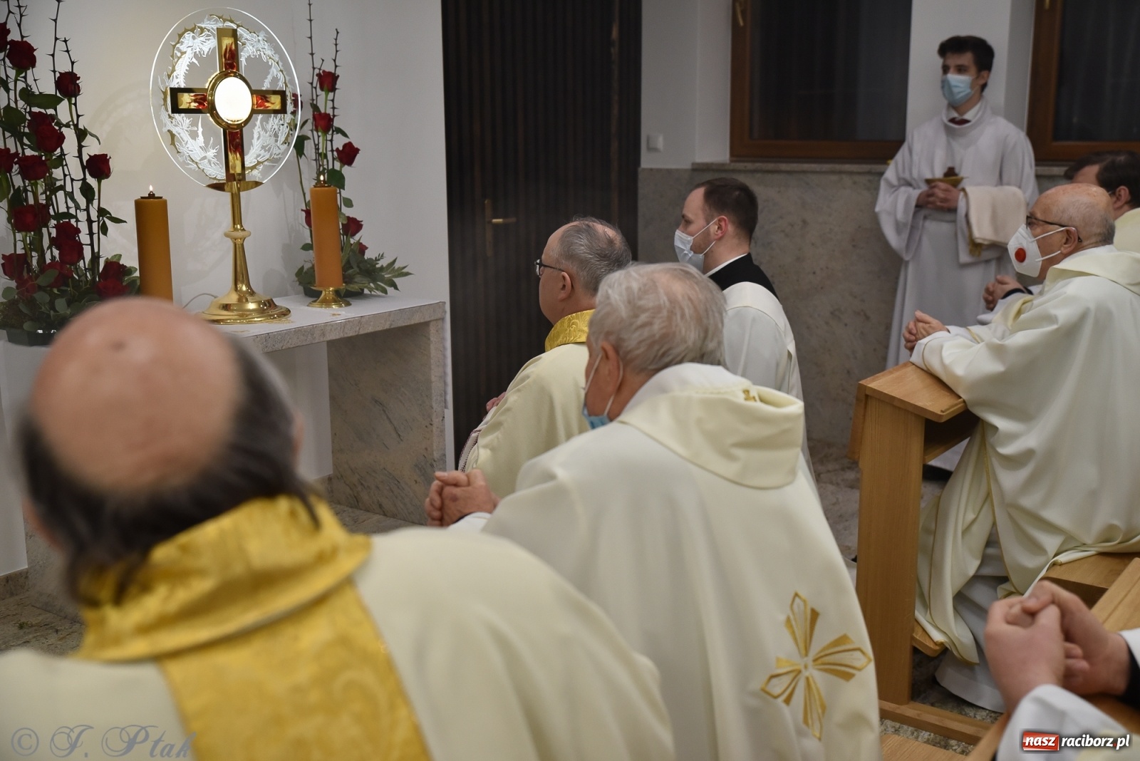Zdjęcie w galerii na portalu naszraciborz.pl: Inauguracja wieczystej adoracji w kościele NSPJ w Raciborzu [WIDEOREPORTAŻ] wiadomości z regionu