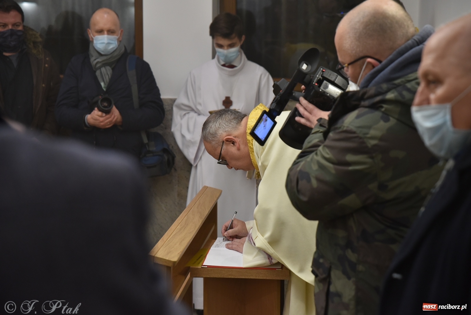 Zdjęcie w galerii na portalu naszraciborz.pl: Inauguracja wieczystej adoracji w kościele NSPJ w Raciborzu [WIDEOREPORTAŻ] wiadomości z regionu