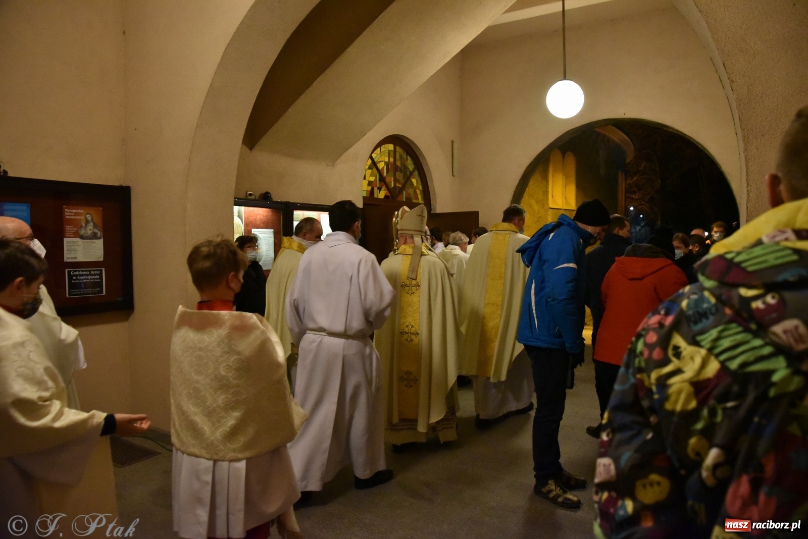 Zdjęcie w galerii na portalu naszraciborz.pl: Inauguracja wieczystej adoracji w kościele NSPJ w Raciborzu [WIDEOREPORTAŻ] wiadomości z regionu