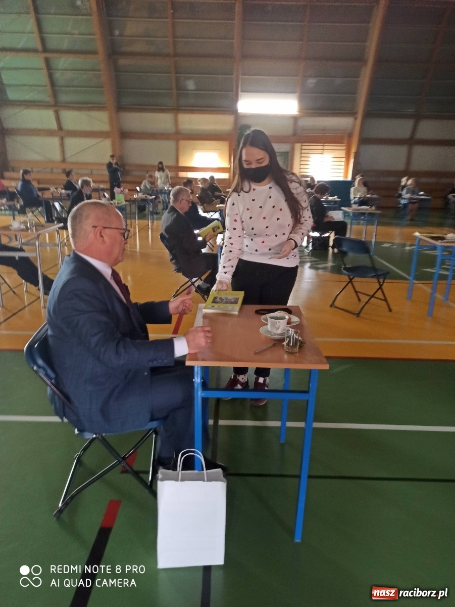 Zdjęcie w galerii na portalu naszraciborz.pl: Godki i bojki Strzałki - obraz małej ojczyzny na kartach książki wiadomości z regionu