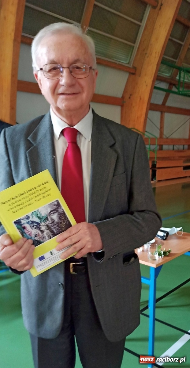 Zdjęcie w galerii na portalu naszraciborz.pl: Godki i bojki Strzałki - obraz małej ojczyzny na kartach książki wiadomości z regionu