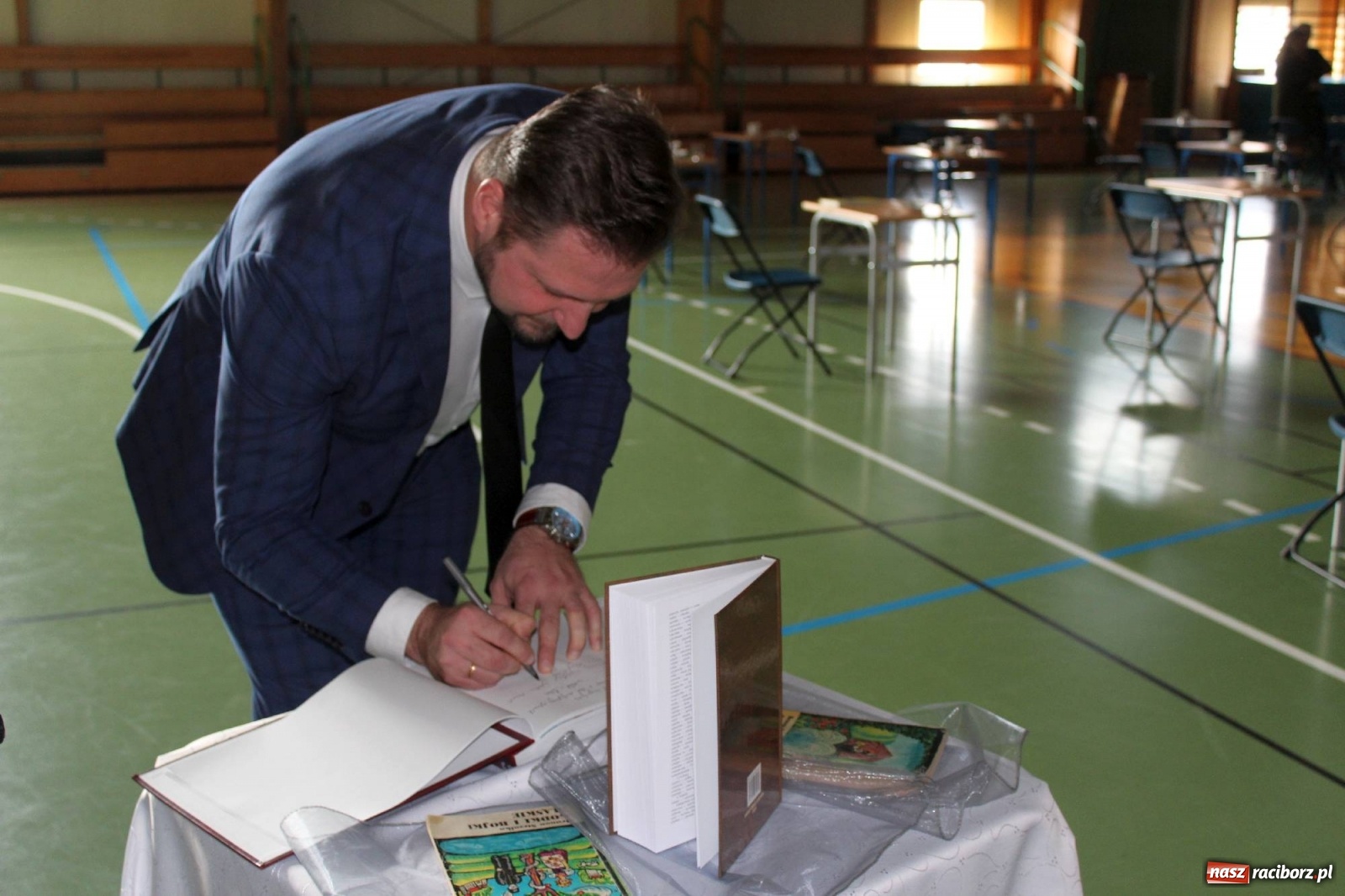 Zdjęcie w galerii na portalu naszraciborz.pl: Godki i bojki Strzałki - obraz małej ojczyzny na kartach książki wiadomości z regionu