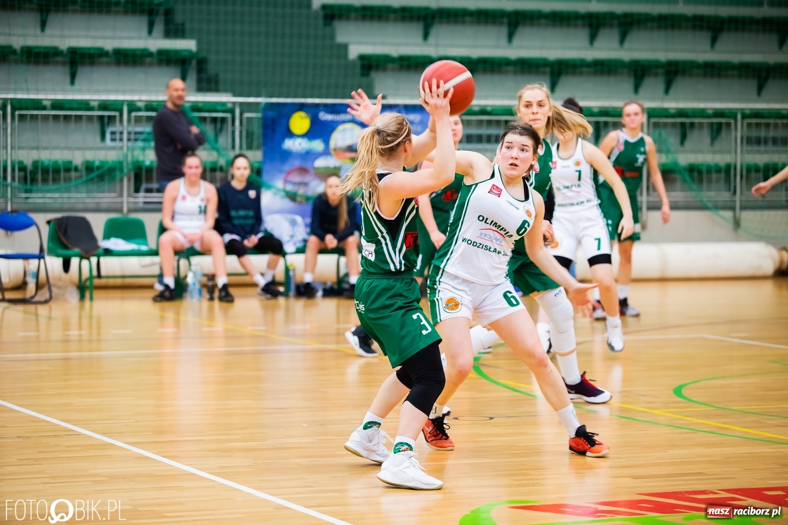 Zdjęcie w galerii na portalu naszraciborz.pl: Koszykarska rywalizacja o puchar Rektora PWSZ Racibórz [FOTO i WIDEO] wiadomości z regionu