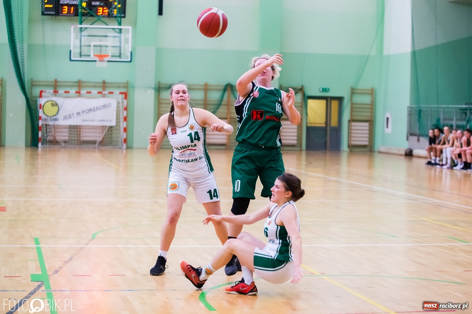 Zdjęcie w galerii na portalu naszraciborz.pl: Koszykarska rywalizacja o puchar Rektora PWSZ Racibórz [FOTO i WIDEO] wiadomości z regionu