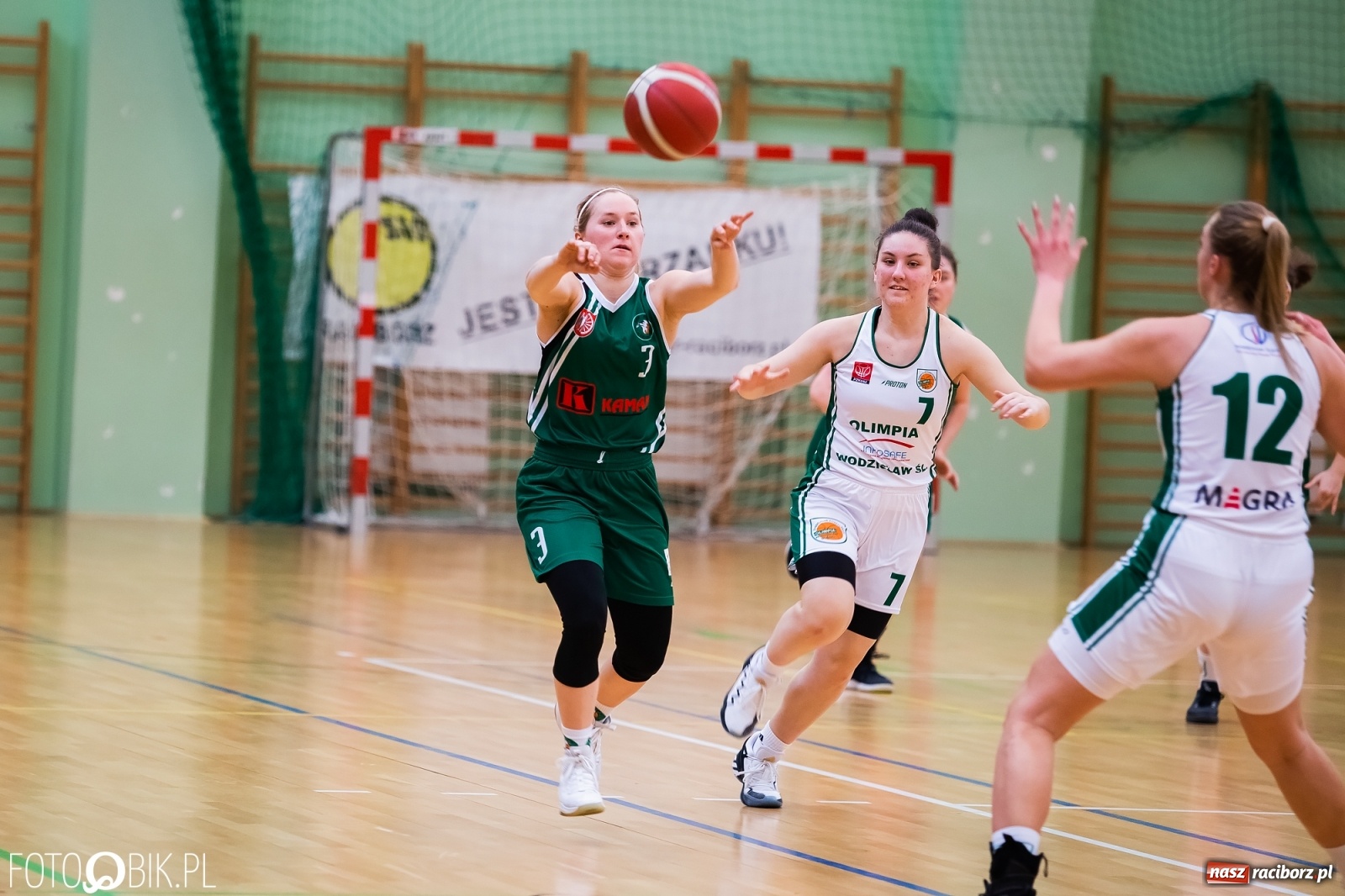 Zdjęcie w galerii na portalu naszraciborz.pl: Koszykarska rywalizacja o puchar Rektora PWSZ Racibórz [FOTO i WIDEO] wiadomości z regionu