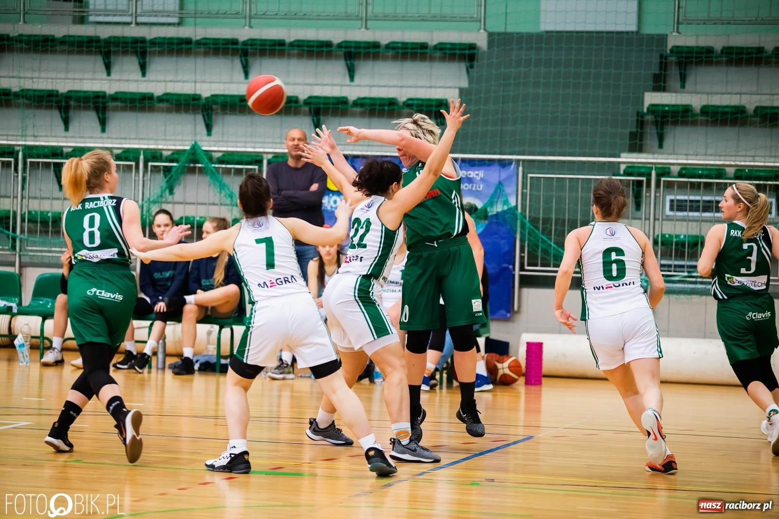 Zdjęcie w galerii na portalu naszraciborz.pl: Koszykarska rywalizacja o puchar Rektora PWSZ Racibórz [FOTO i WIDEO] wiadomości z regionu