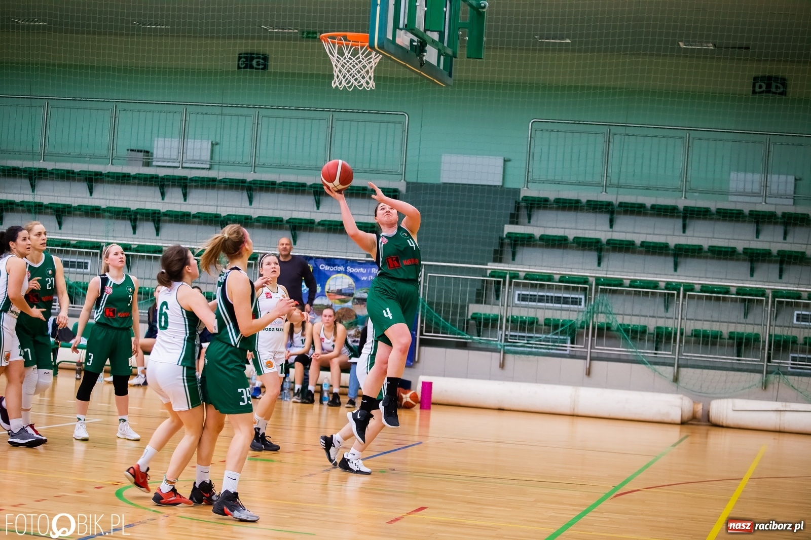 Zdjęcie w galerii na portalu naszraciborz.pl: Koszykarska rywalizacja o puchar Rektora PWSZ Racibórz [FOTO i WIDEO] wiadomości z regionu
