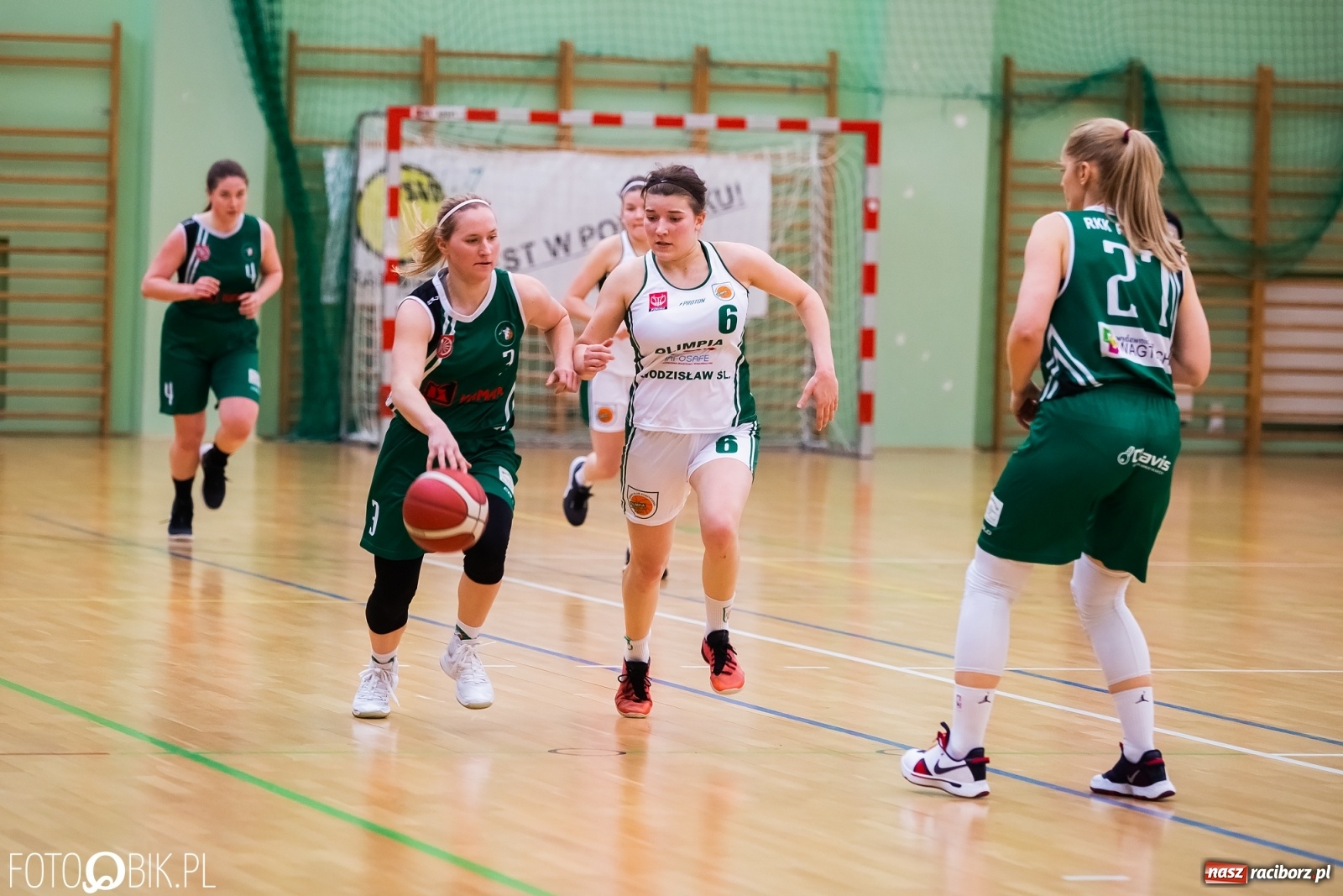 Zdjęcie w galerii na portalu naszraciborz.pl: Koszykarska rywalizacja o puchar Rektora PWSZ Racibórz [FOTO i WIDEO] wiadomości z regionu