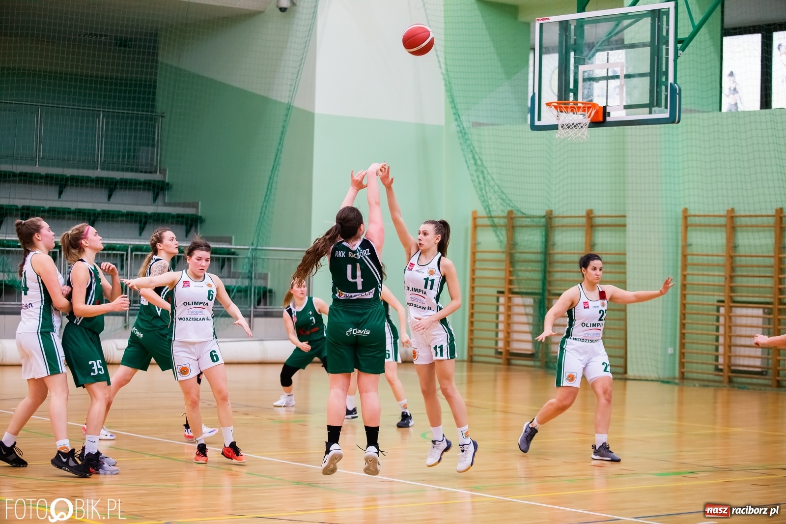 Zdjęcie w galerii na portalu naszraciborz.pl: Koszykarska rywalizacja o puchar Rektora PWSZ Racibórz [FOTO i WIDEO] wiadomości z regionu