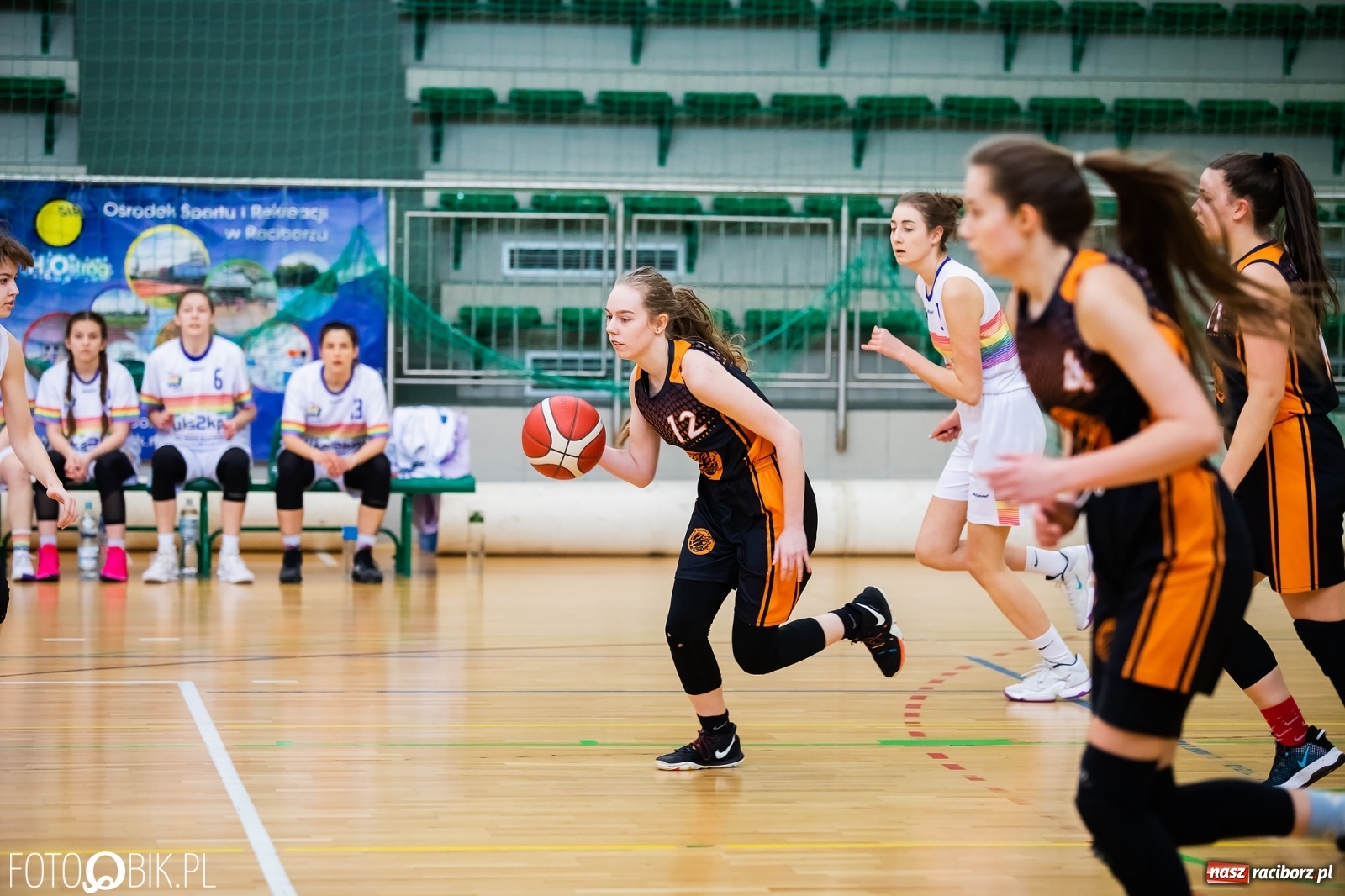 Zdjęcie w galerii na portalu naszraciborz.pl: Koszykarska rywalizacja o puchar Rektora PWSZ Racibórz [FOTO i WIDEO] wiadomości z regionu