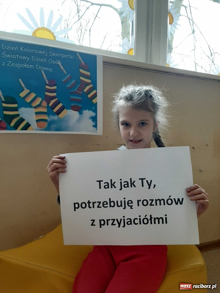 Zdjęcie w galerii na portalu naszraciborz.pl: Kolorowe skarpetki. Pamiętamy o naszych znajomych z Zespołem Downa wiadomości z regionu
