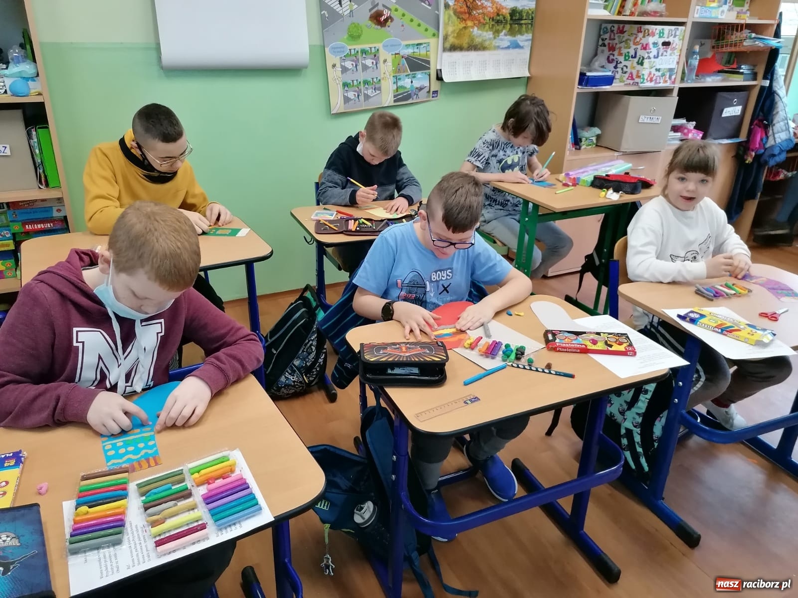 Zdjęcie w galerii na portalu naszraciborz.pl: Kolorowe skarpetki. Pamiętamy o naszych znajomych z Zespołem Downa wiadomości z regionu