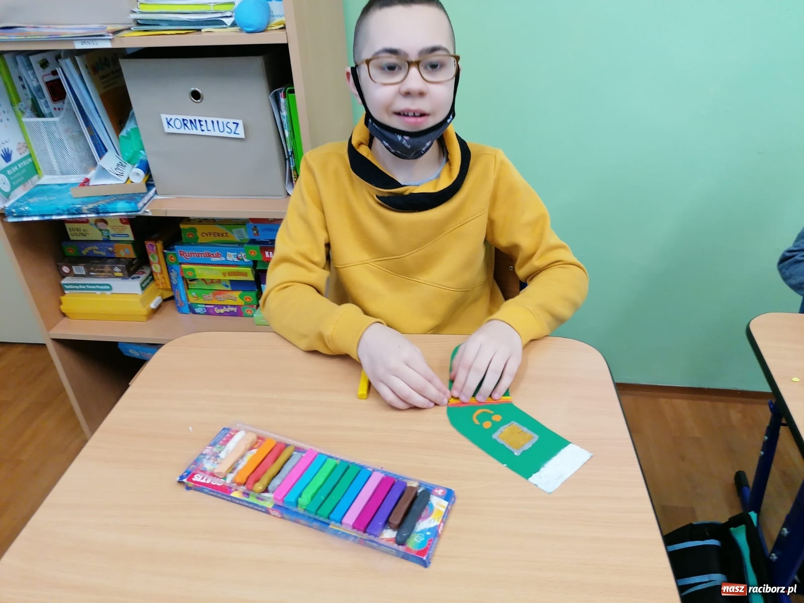 Zdjęcie w galerii na portalu naszraciborz.pl: Kolorowe skarpetki. Pamiętamy o naszych znajomych z Zespołem Downa wiadomości z regionu