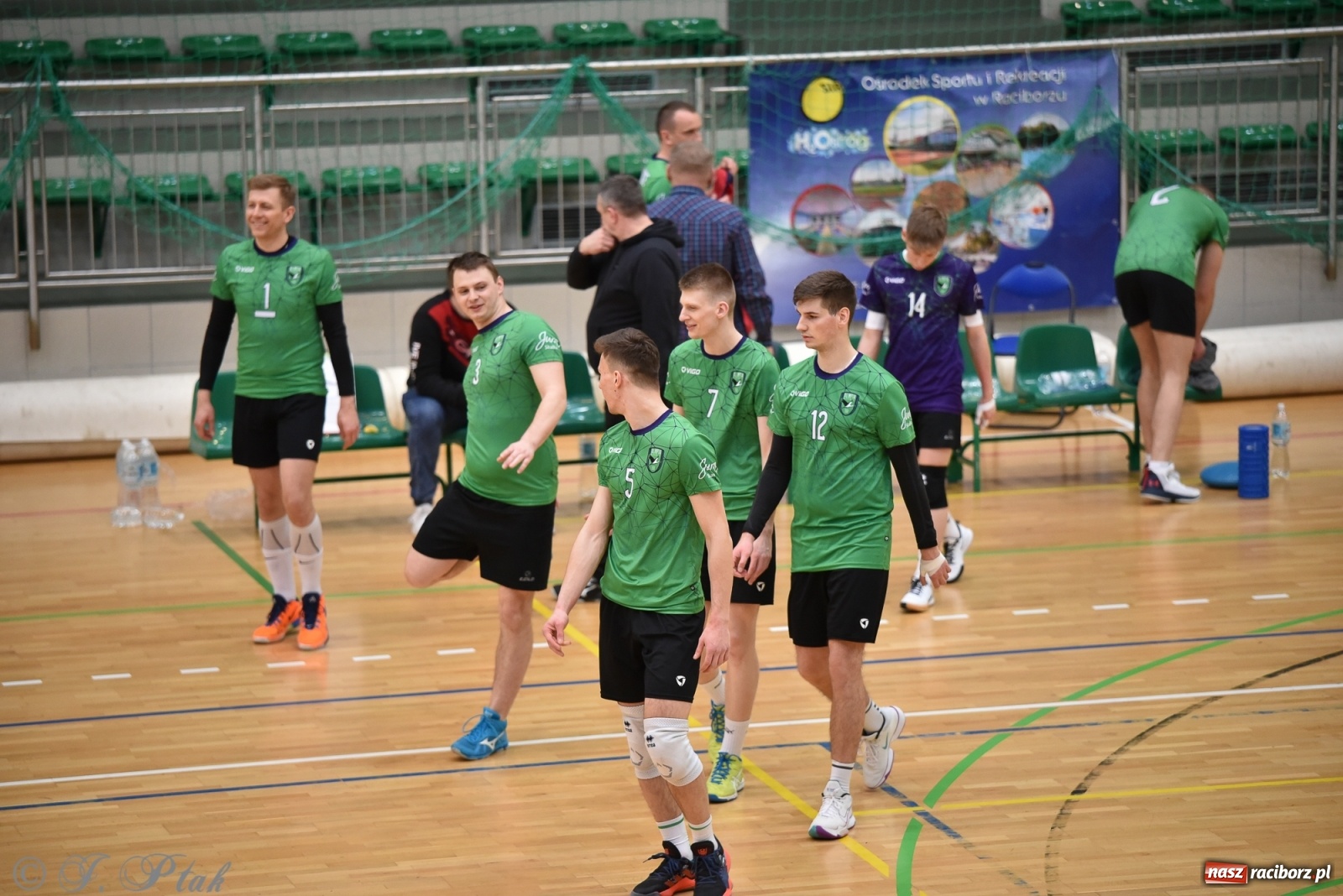 Zdjęcie w galerii na portalu naszraciborz.pl: Siatkówka. Mógł być spacerek, a było pod górkę [FOTO] wiadomości z regionu