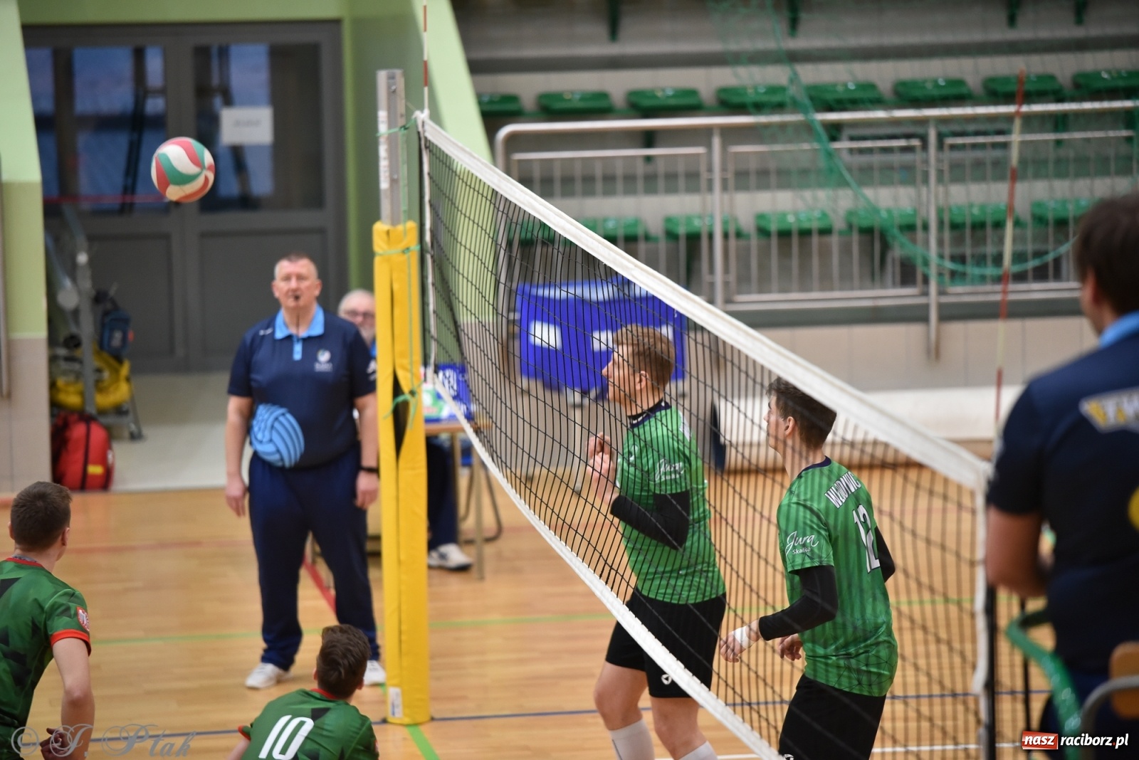 Zdjęcie w galerii na portalu naszraciborz.pl: Siatkówka. Mógł być spacerek, a było pod górkę [FOTO] wiadomości z regionu