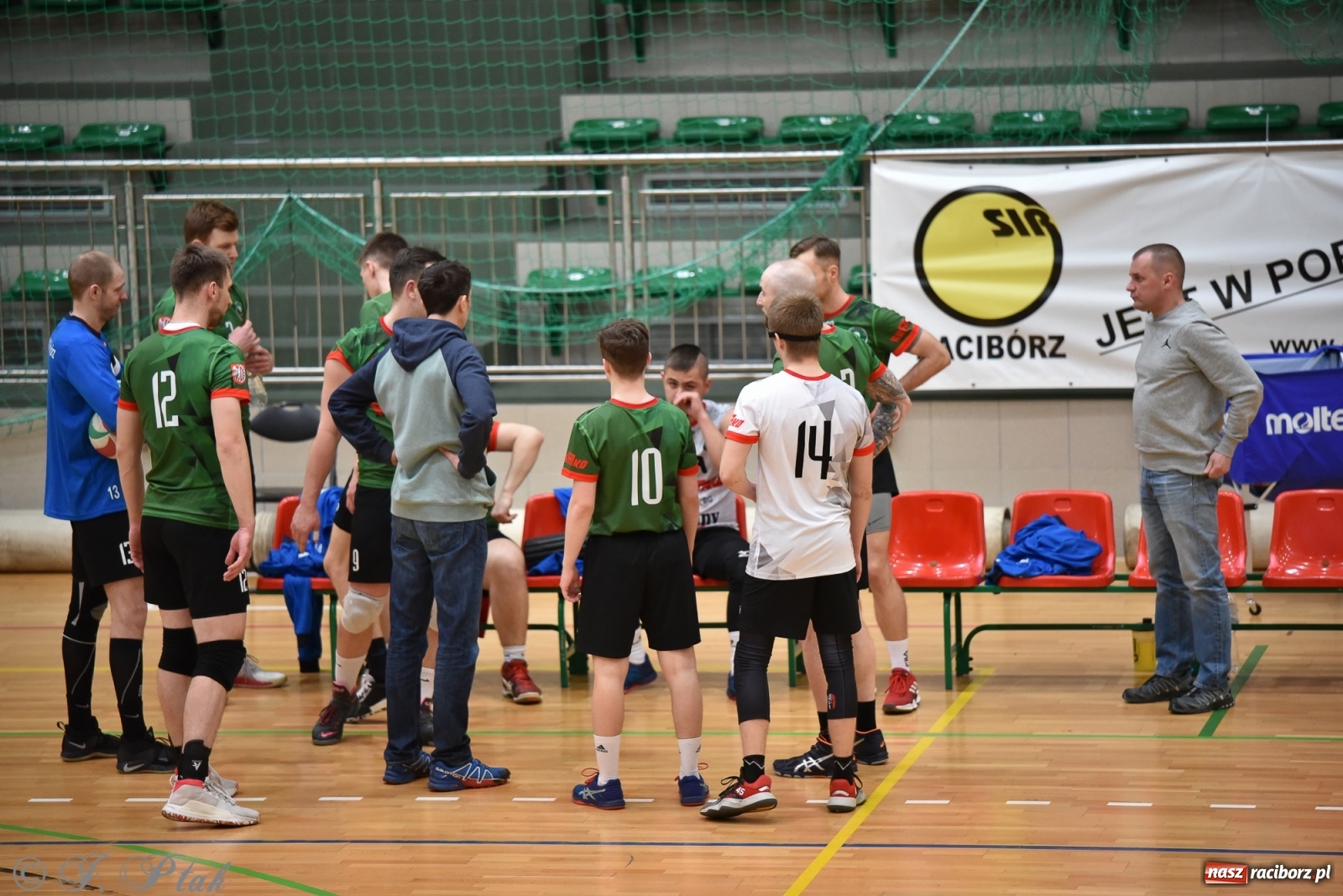 Zdjęcie w galerii na portalu naszraciborz.pl: Siatkówka. Mógł być spacerek, a było pod górkę [FOTO] wiadomości z regionu
