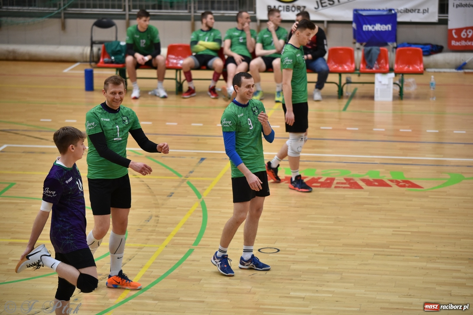 Zdjęcie w galerii na portalu naszraciborz.pl: Siatkówka. Mógł być spacerek, a było pod górkę [FOTO] wiadomości z regionu