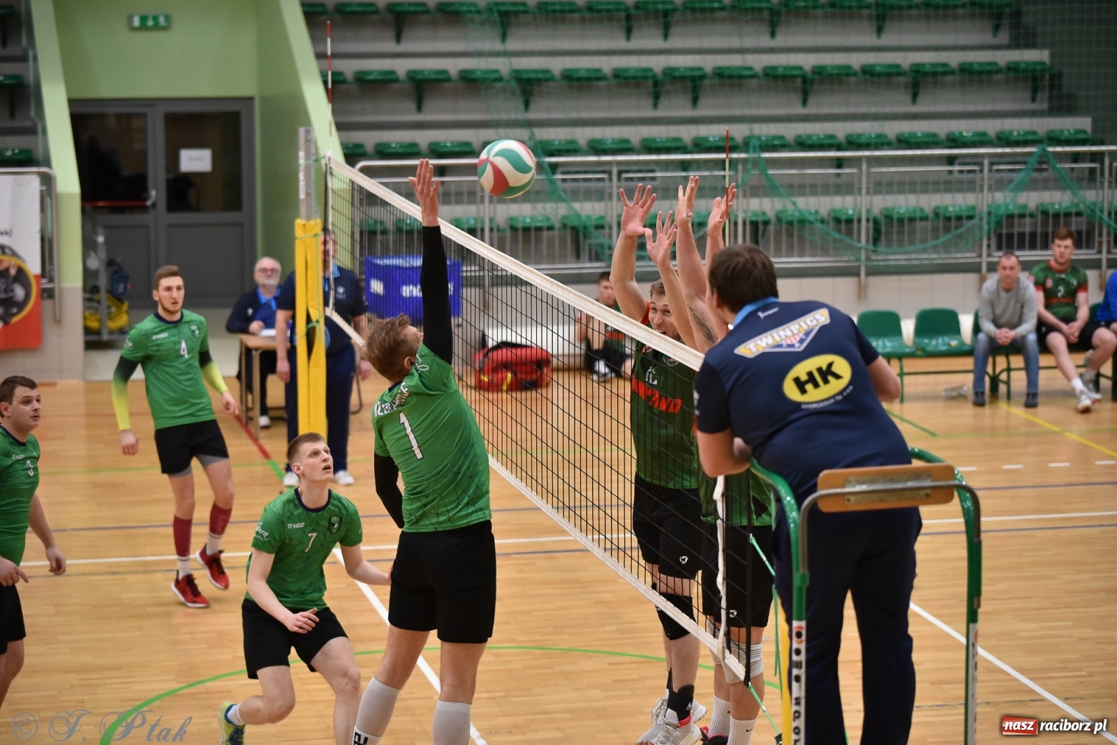 Zdjęcie w galerii na portalu naszraciborz.pl: Siatkówka. Mógł być spacerek, a było pod górkę [FOTO] wiadomości z regionu