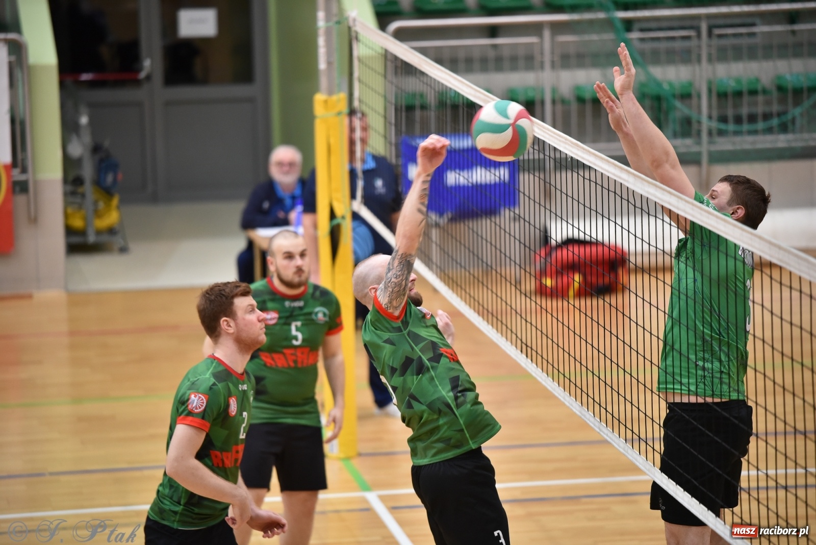 Zdjęcie w galerii na portalu naszraciborz.pl: Siatkówka. Mógł być spacerek, a było pod górkę [FOTO] wiadomości z regionu