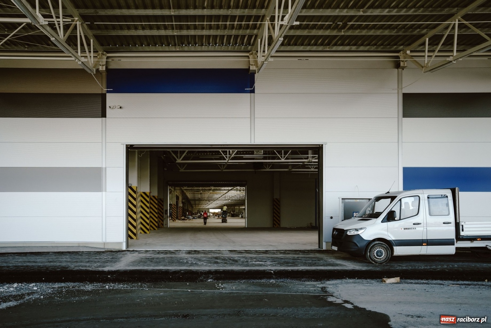 Zdjęcie w galerii na portalu naszraciborz.pl: Eko-Okna finiszują z budową hali. Będą większe od Stadionu Narodowego w Warszawie! wiadomości z regionu