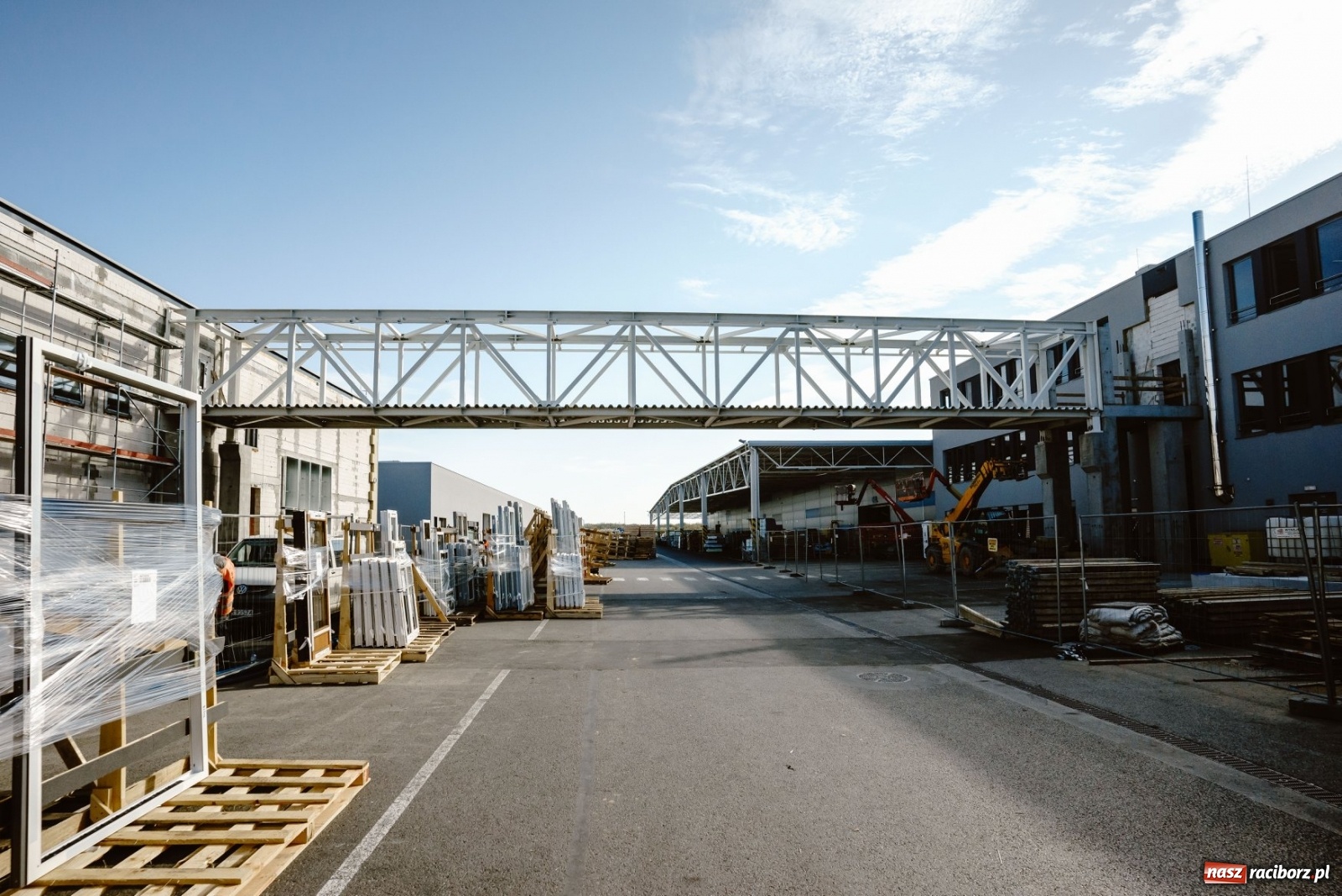 Zdjęcie w galerii na portalu naszraciborz.pl: Eko-Okna finiszują z budową hali. Będą większe od Stadionu Narodowego w Warszawie! wiadomości z regionu