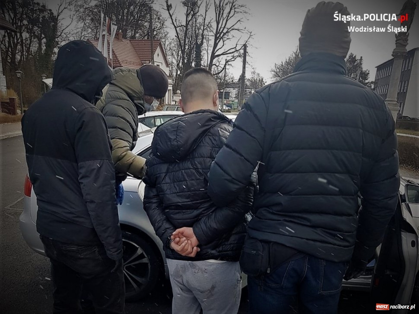 Zdjęcie w galerii na portalu naszraciborz.pl: Zatrzymanie nożownika. Policyjna akcja w Rudach.  [WIDEO] wiadomości z regionu