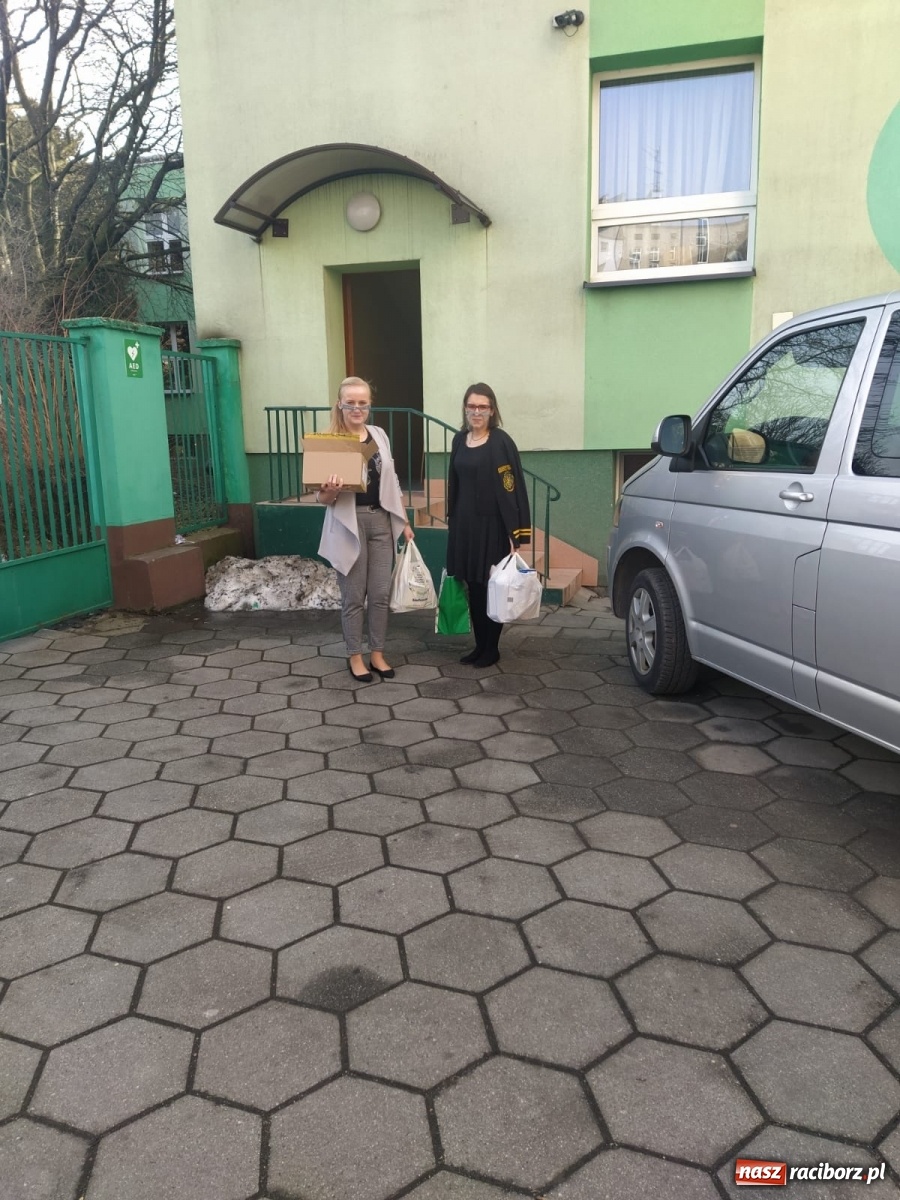 Zdjęcie w galerii na portalu naszraciborz.pl: Charytatywna zbiórka w raciborskiej Trzynastce wiadomości z regionu