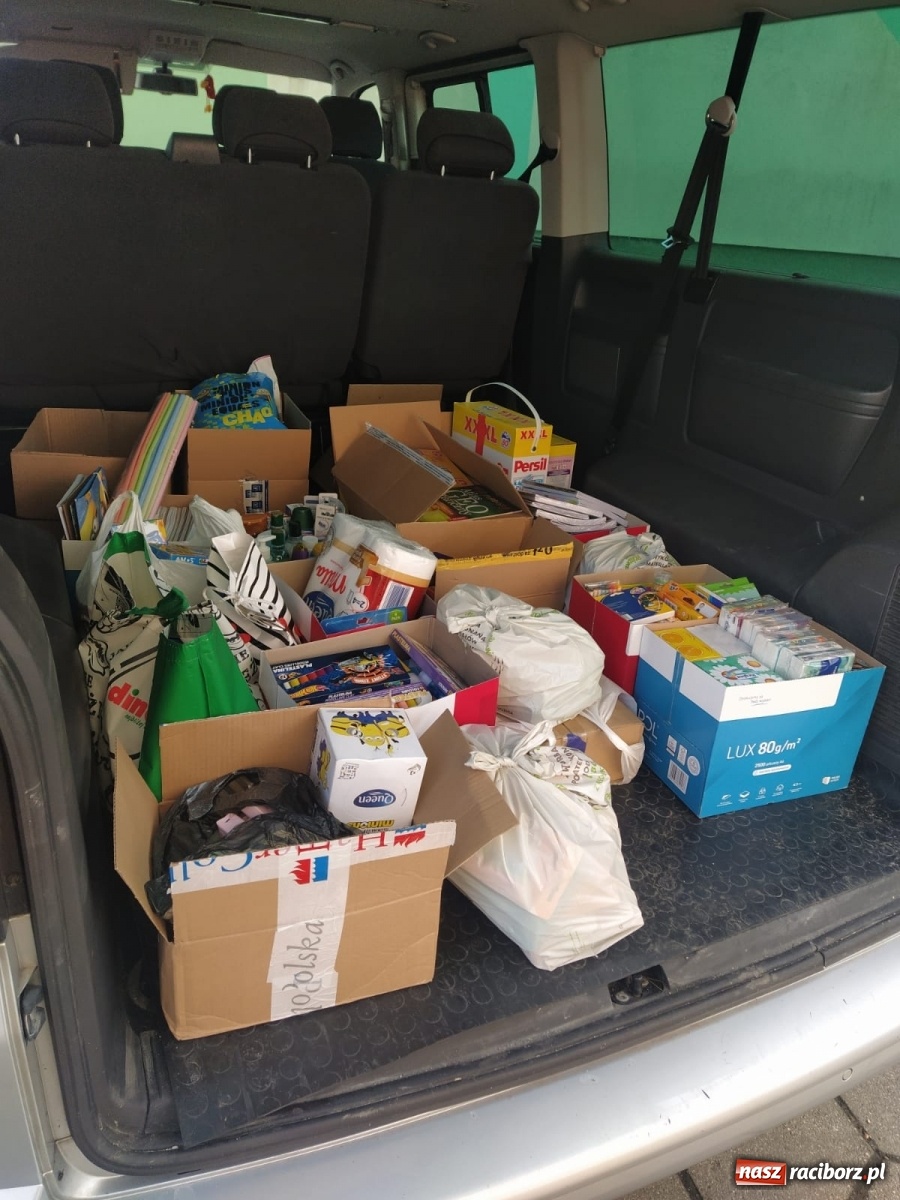 Zdjęcie w galerii na portalu naszraciborz.pl: Charytatywna zbiórka w raciborskiej Trzynastce wiadomości z regionu