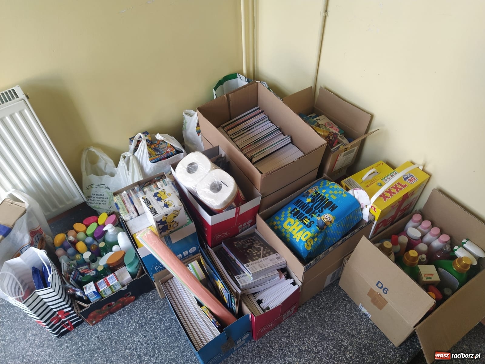 Zdjęcie w galerii na portalu naszraciborz.pl: Charytatywna zbiórka w raciborskiej Trzynastce wiadomości z regionu