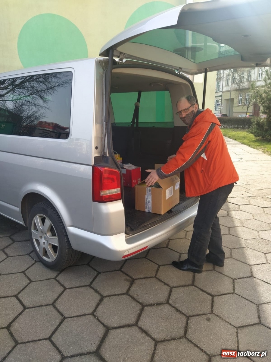 Zdjęcie w galerii na portalu naszraciborz.pl: Charytatywna zbiórka w raciborskiej Trzynastce wiadomości z regionu
