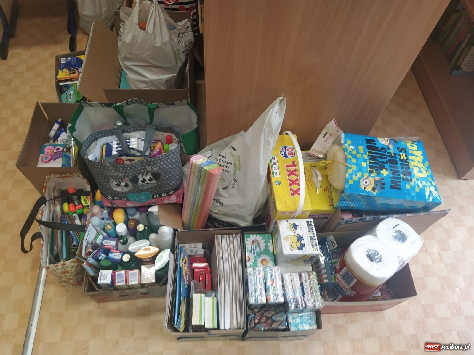 Zdjęcie w galerii na portalu naszraciborz.pl: Charytatywna zbiórka w raciborskiej Trzynastce wiadomości z regionu