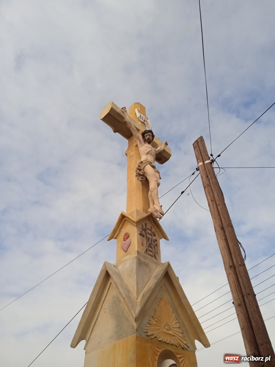 Zdjęcie w galerii na portalu naszraciborz.pl: Odrestaurowano zabytkowy krzyż w Markowicach wiadomości z regionu